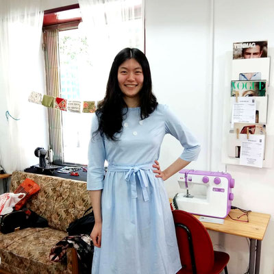 Chuying con su bonito vestido.