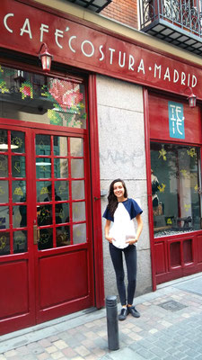 Blusa con capelina por su creadora