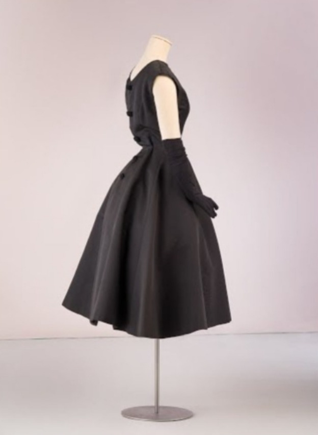 Vestido en crêpe negro, 1962